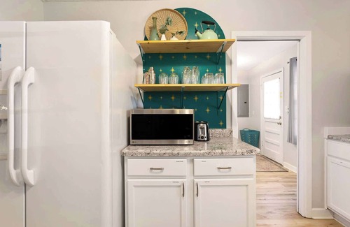 Lee's Summit House | Great Stay in Lee's Summit Sleeps10 Put-Put Golf