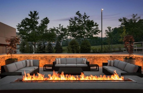 Berkeley Heights Hotel | Great Vacation Awaits! 3 Relaxing Units, Free Breakfast, Indoor Pool!