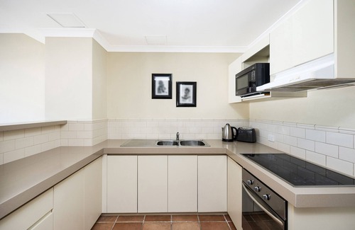 South Fremantle Apartment | Great value 2 bedroom apartment in the heart of South Fremantle