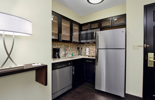 McLean Condo | Great Value! Cozy 2 Bedroom Suite in Mclean | Free Breakfast + 24h Business Center