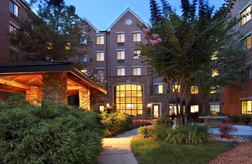 McLean Condo | Great Value! Cozy 2 Bedroom Suite in Mclean | Free Breakfast + 24h Business Center