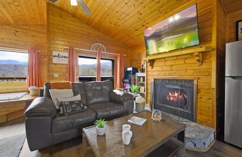 Gatlinburg House | Great View Location Studio Log Cabin Hot Tub