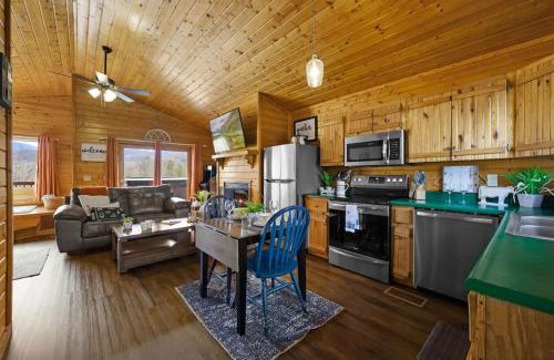 Gatlinburg House | Great View Location Studio Log Cabin Hot Tub