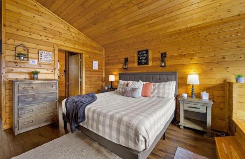 Gatlinburg House | Great View Location Studio Log Cabin Hot Tub