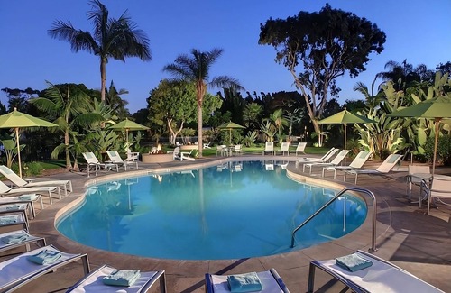 San Diego Hotel | Great Views! Bike Rental, Tennis Court and Pools Onsite! Close to San Diego Zoo!