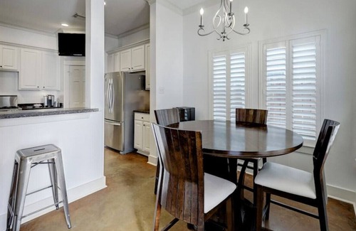 Shady Acres House | Greater Heights 3/2.5 Stunning
