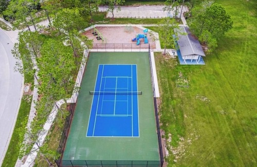Greater Northdale House | Greater Northdale area home w/direct access to community park/tennis court
