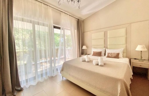 Nea Skioni Hotel | Greek Pride Cronwell Rahoni