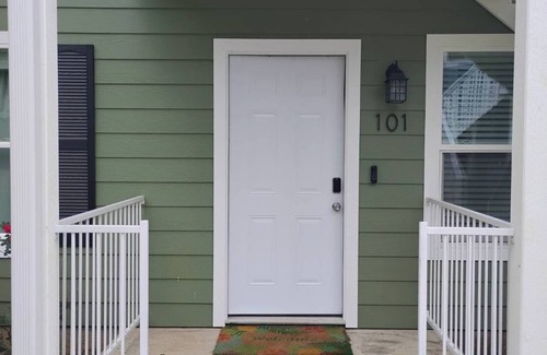 Nacogdoches Apartment | Green 101 Cozy brand new apartment in the heart of NAC, 2 mins away from SFA