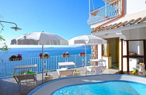 Arienzo Villa | Green Charming House in Positano view of the sea