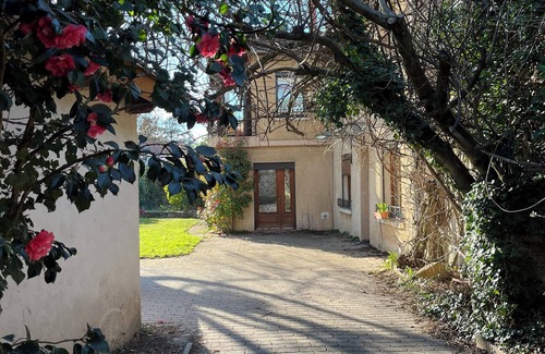 Les Cheres House | Green house close to the city