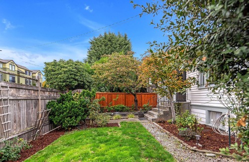 Green Lake House | Green Lake 2-level 4BR Home w Parking