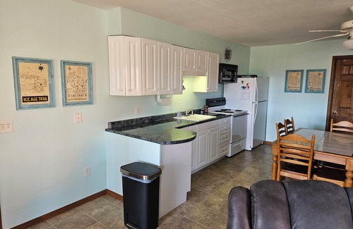 Markesan Cabin | Green Lake View Cottage