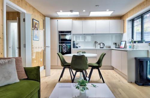 Hove House | Green Mews 1 with Free Parking By My Getaways
