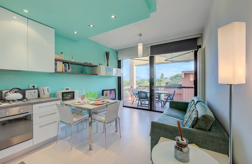 Rivoltella Apartment | Green Tiffany Apartment, Desenzano Del Garda, Italy