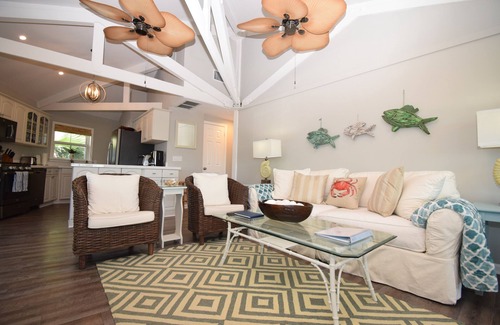Green Turtle Cay House | Green Turtle Cay Home, Sleeps 7, With Dock Slip And Amazing Sunset Views