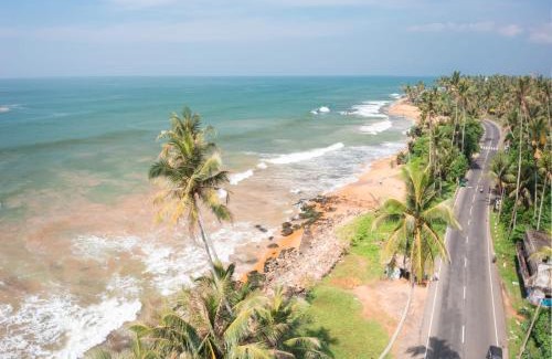 Boossa House | Green Villa Beach And Juice Bar