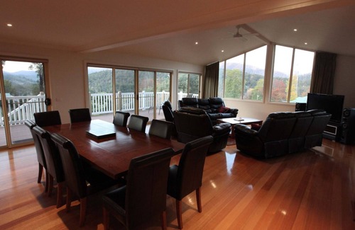 Marysville House | GREENLANDS GUEST HOUSE - Large two story house