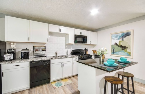 Greenwood Apartment | Greenwood Studio Cottage < 1 Mi to Downtown!
