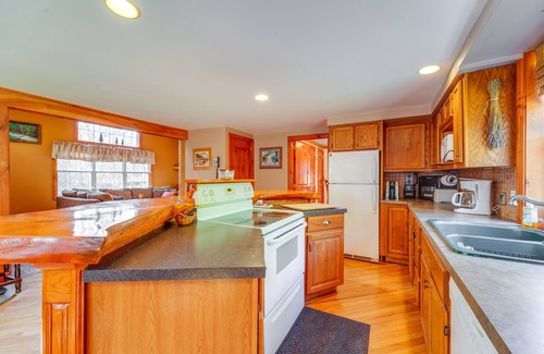 Brantingham House | Greig Getaway Near Brantingham Lake & Ski Resort