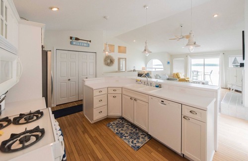 Gilbertsville House | Grey Gables on Kentucky Lake | JZ Vacation Rentals