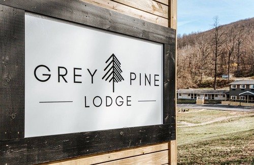 Waynesboro Apartment | Grey Pine Lodge | Queen Comfort | BEST Location & Amenities!