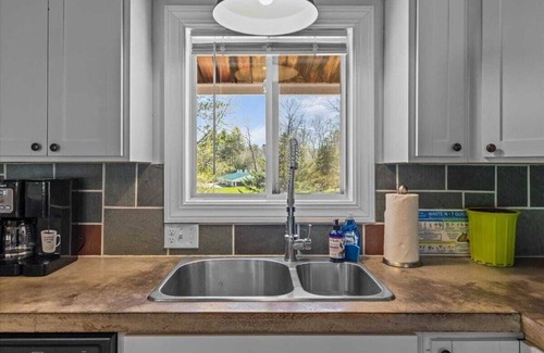 Stowe Area Apartment | Griffin Chalet 4 ~ mile to Stowe