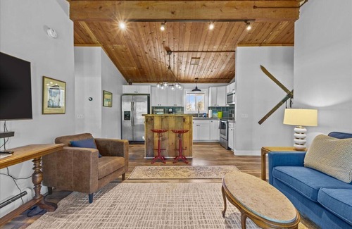 Stowe Area Ski Chalet | Griffin Country Lodge, Chalet 3 ~ a mile to Stowe Resort