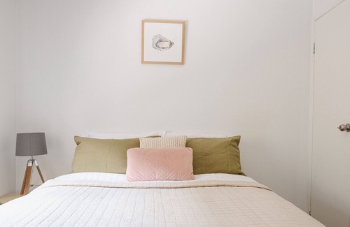 Victoria House | Griffiths Street Beach Retreat