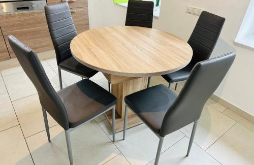 Merzig House | Große 2 Ferienwohnung Gästehaus NEUBAU Merzig 100 m2