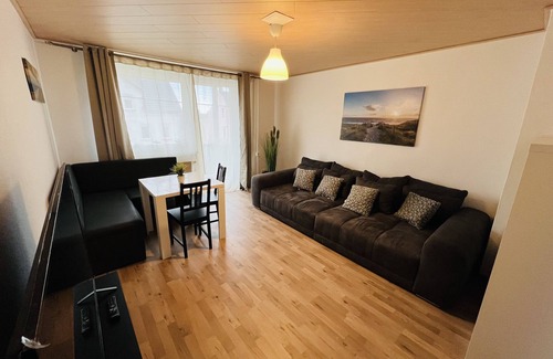 Glauchau Apartment | Großzügige Unterkunft + Wifi + Parkplatz