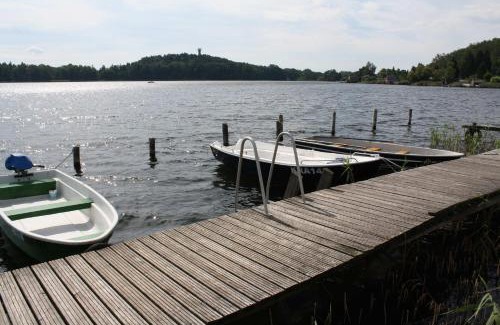 Krakow am See House | Großzügiges Ferienhaus am Krakower See inkl Boot und Badesteg