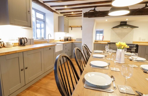 Llanfair Caereinion House | GROES HEOL, pet friendly, character holiday cottage in Mallwyd