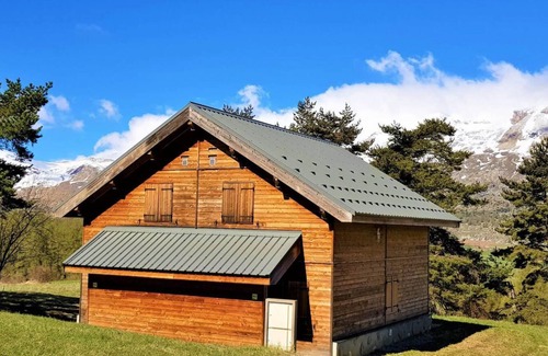 La Joue du Loup Apartment | Ground floor, terrace, parking, tv, ski locker, 25m², La Joue du Loup