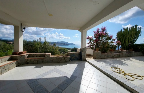 Agropoli Apartment | Ground floor apartment in a villa with garden and parking.