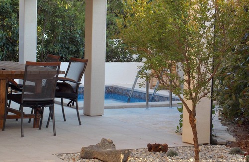 Njivice Apartment | Ground floor apartment - Njivice center, terrace, pool, air conditioning, satellite TV, WiFi