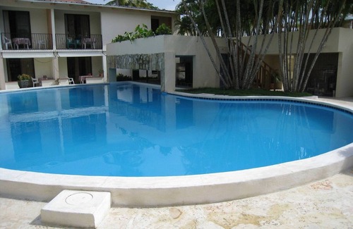 ProCab Apartment | Ground-floor apt, pool, 1-minute walk to beach/supermarket, perfect for seniors!