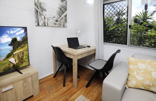 Cairns North Apartment | Ground Floor Easy Unit Close to City 4