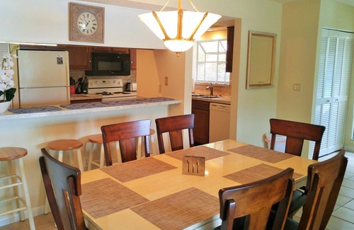 Gulf Gate Estates Condo | GROUND FLOOR, LAKE VIEW, PET FRIENDLY