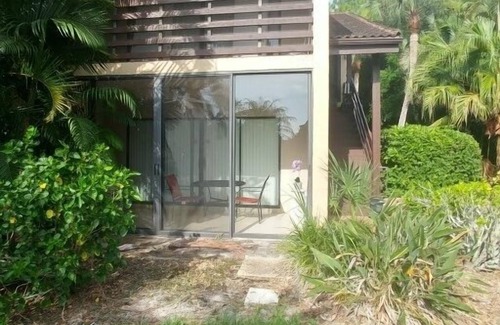 Gulf Gate Estates Condo | GROUND FLOOR, LAKE VIEW, PET FRIENDLY