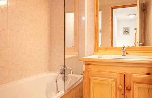 Aussois Apartment | Ground floor, view limited, terrace, tv, ski locker, 40m², Aussois