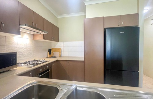 Thornlie Apartment | Ground Garden- Two King Beds+One Queen Bed