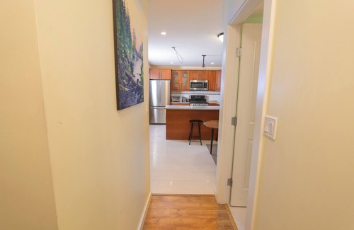 Walnut Grove Apartment | Ground Level 1 Bedroom Suite in Langley. Full Kitchen. Near golf, and shopping.