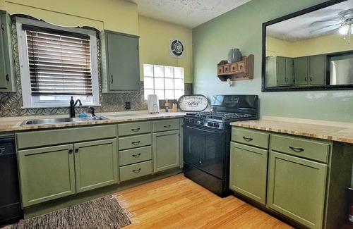 Germantown Apartment | Ground Level Floor Unit