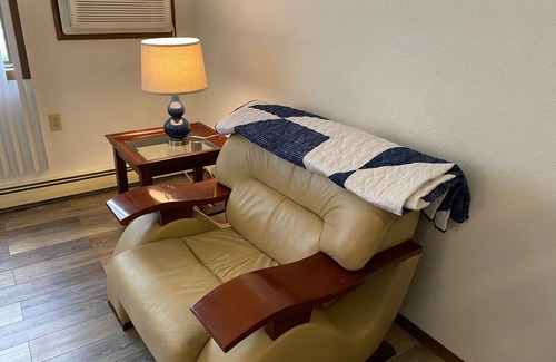 Blue Earth Apartment | Ground level near parks and hospital
