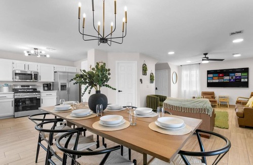 North Las Vegas House | Group 5 BD Home w/Pool and more