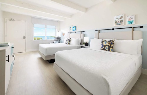 New Town Hotel | Group Getaway in 3 Ocean-View Rooms | Blue Flamingo Resort Key West with Pools
