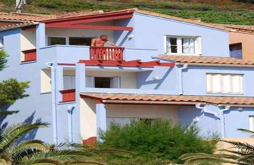 Cerbere Apartment | Group Stay with Shared Pool