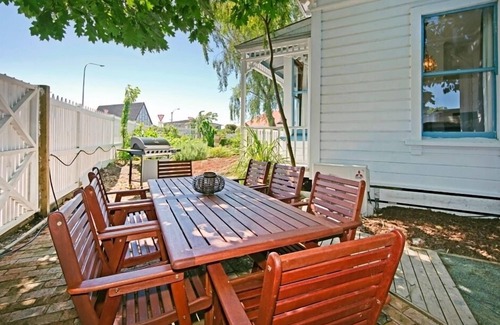 Nelson House | Grove Garden Villa - Beautiful Villa Style House next to the River
