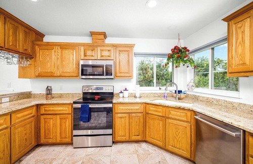 Seguin House | Guadalupe River Access | Large Yard | Private Deck